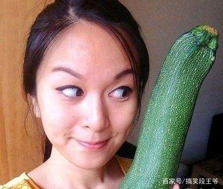 阿婆吃瓜图片搞笑,欢乐瞬间引网友爆笑