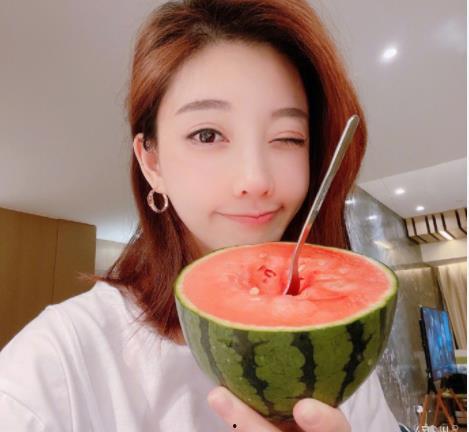 吃瓜被反撩,一场意外的甜蜜邂逅