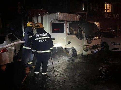 吃瓜被炸毁容,一场意外的悲剧