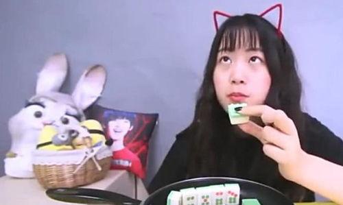 麻将姐吃瓜